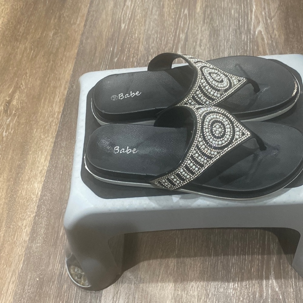 Size 10 babe slides.